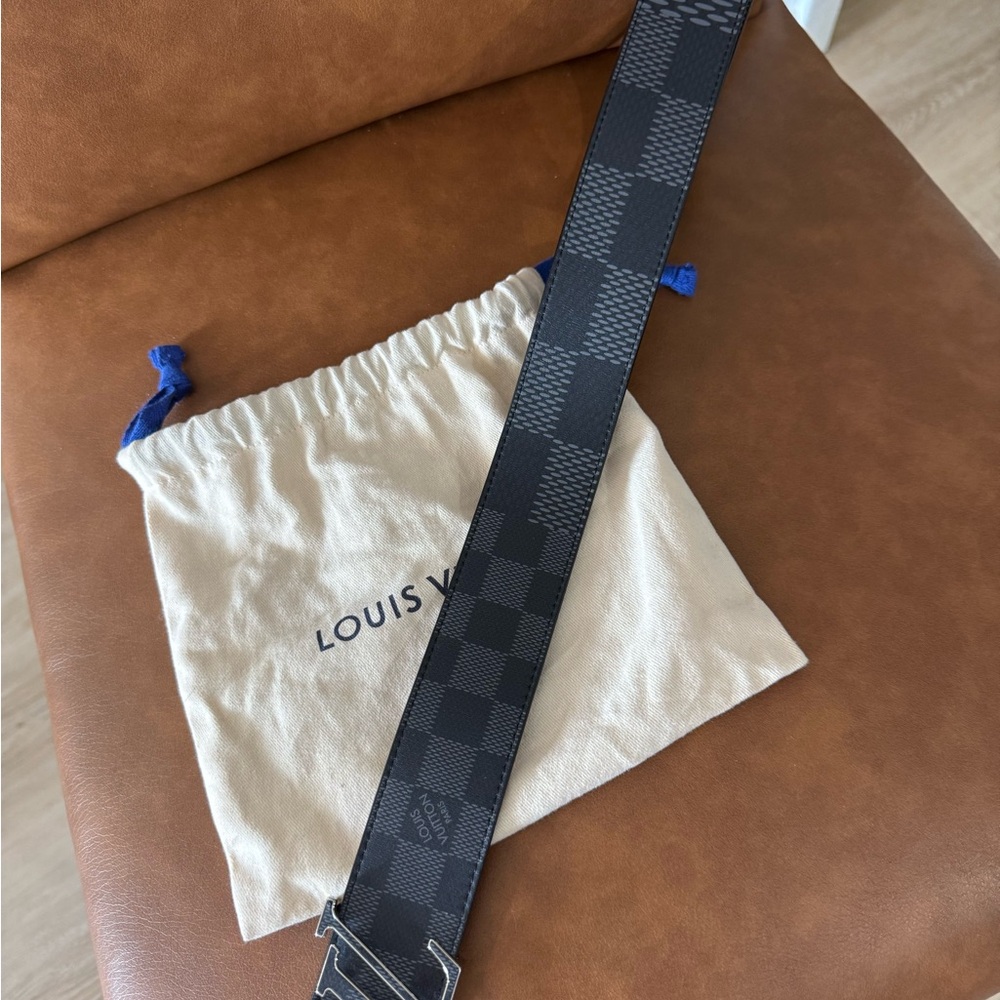RARE Louis Vuitton Dark Checkered Belt with Silver Logo in pristine condition. - Picture 2 of 5